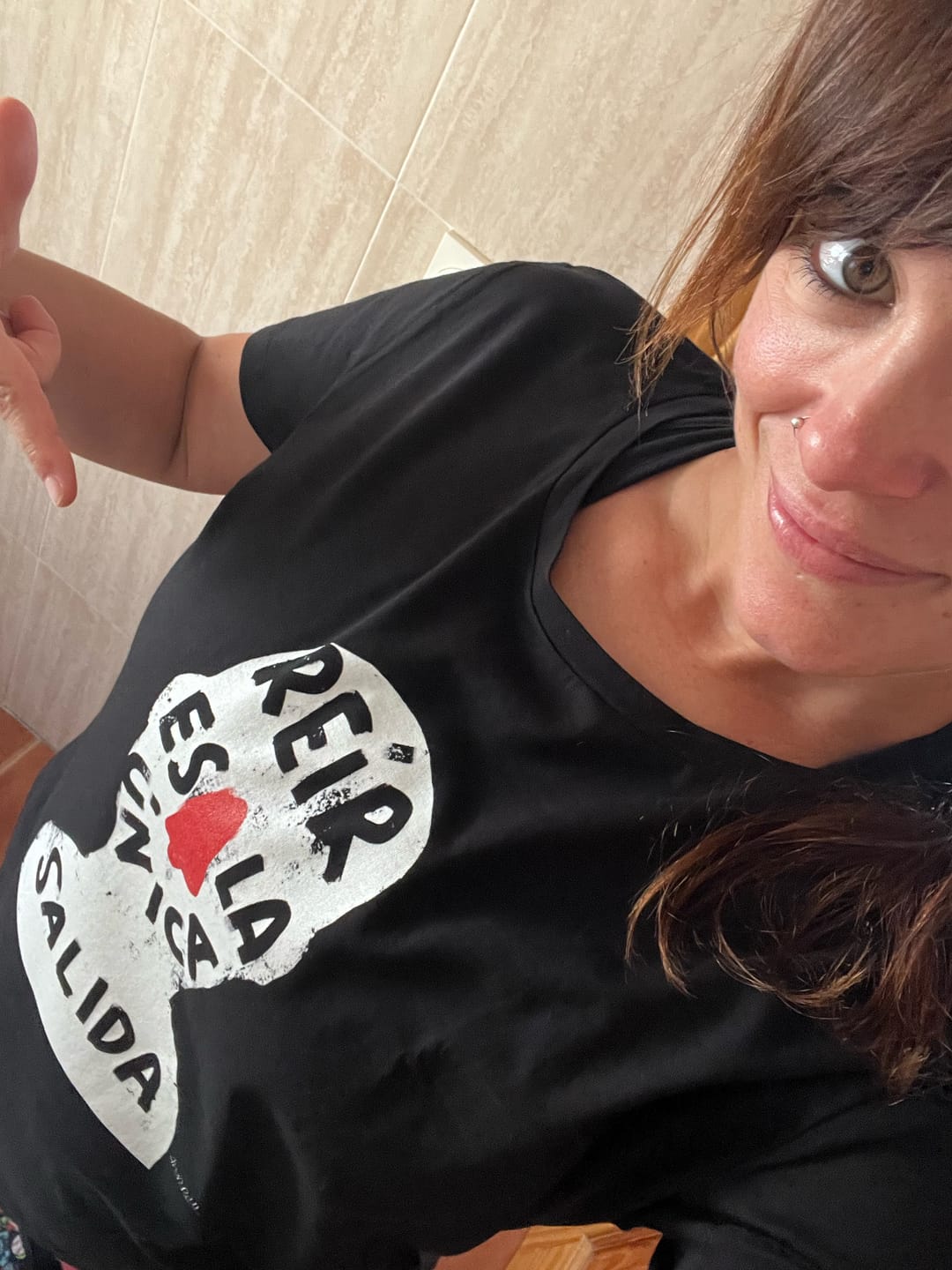 Customer photo review of Camiseta "Reír es la única salida"