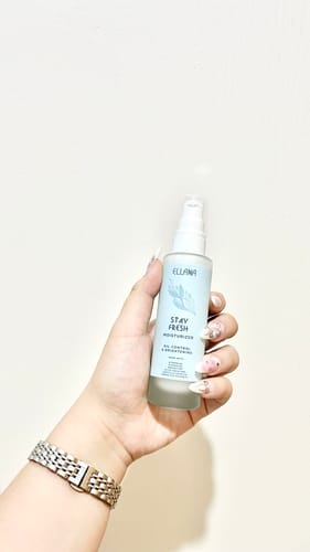 Customer photo review of Stay Fresh Moisturizer Controls Oil and Brightens