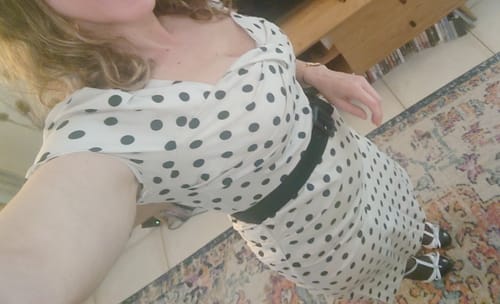 Avis photo d'un client sur Robe bouffante beige à pois des années 1960 à col carré