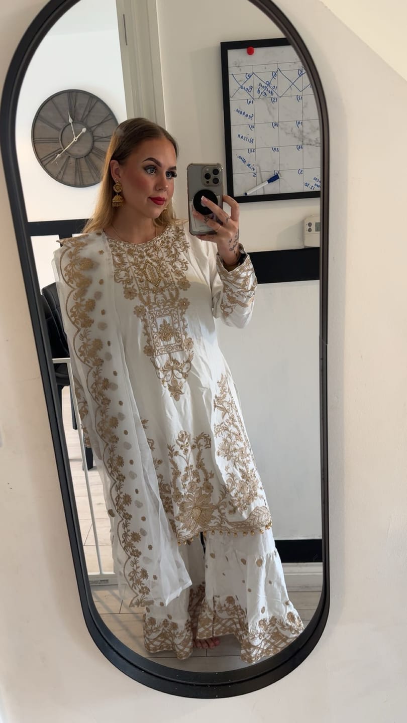 Customer photo review of HK282- Suba - White Linen Shararah Suit