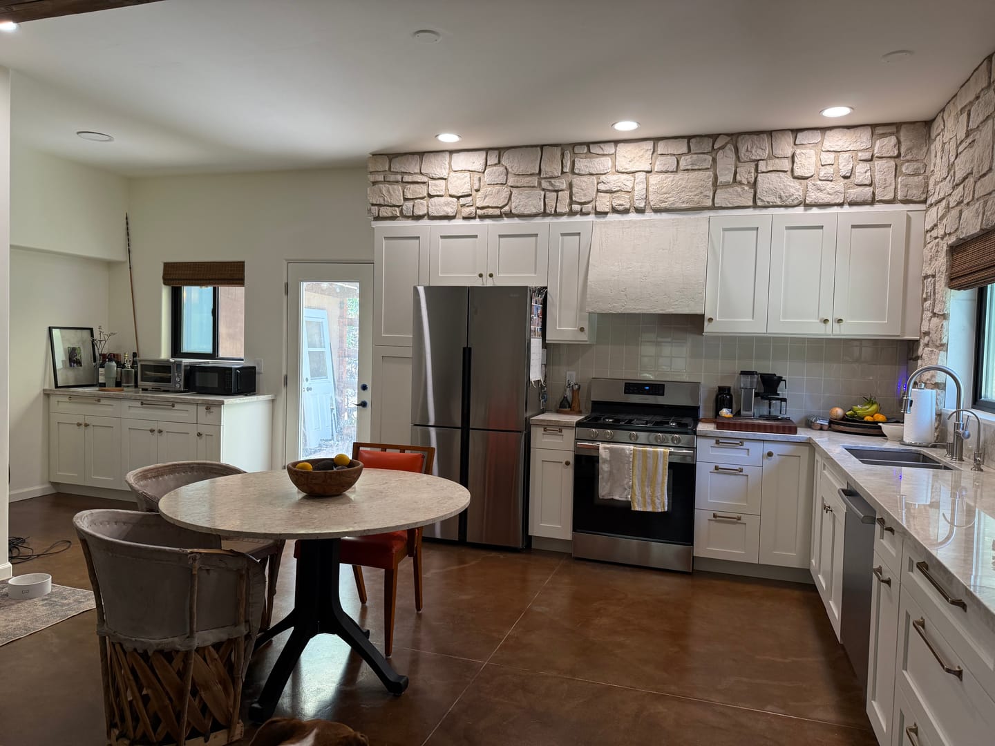 Customer photo review of Table Base 213 Wishbone 28H for Round Dining Tabletop