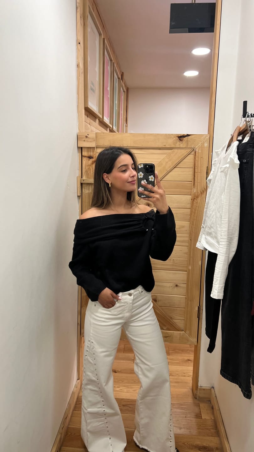 Customer photo review of Sweater Hombro Drapeado Black