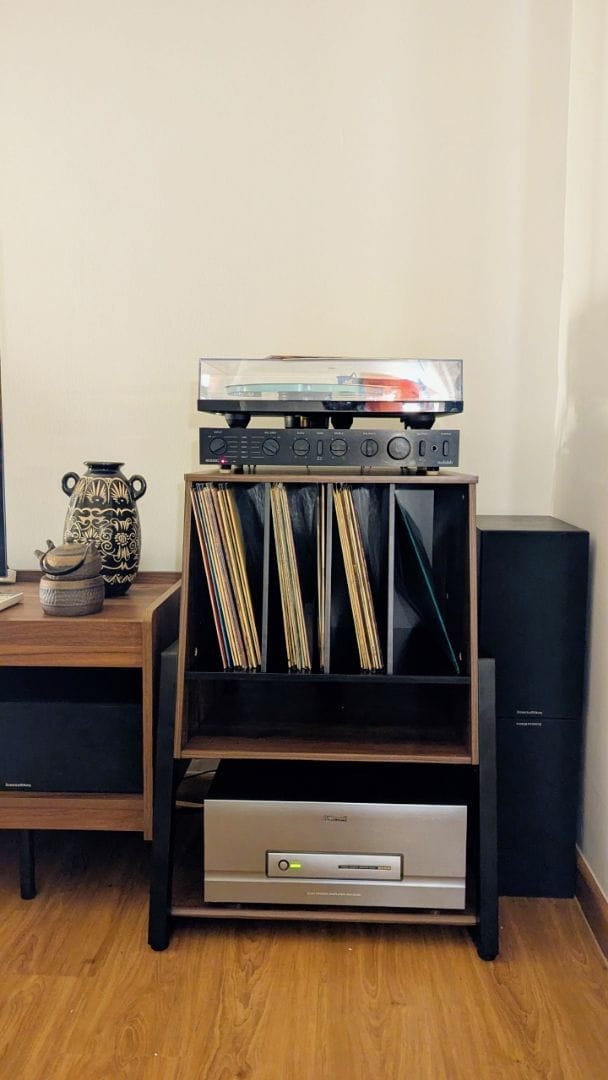 Customer photo review of Eiffel RS05 Record Player Stand