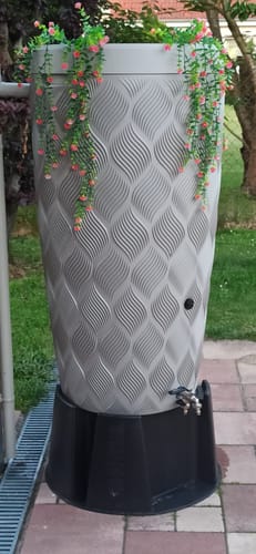 Customer photo review of YourCasa Regentonne 240 Liter [Seabreeze Flower] - Nachhaltige Bewässerung im Garten