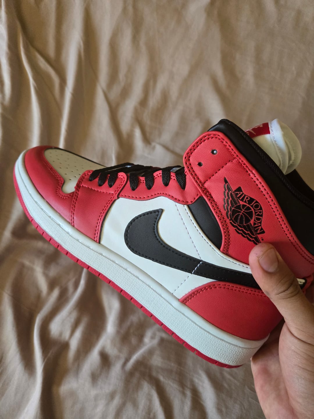 Customer photo review of Tenis Retro 1 Chicago Red