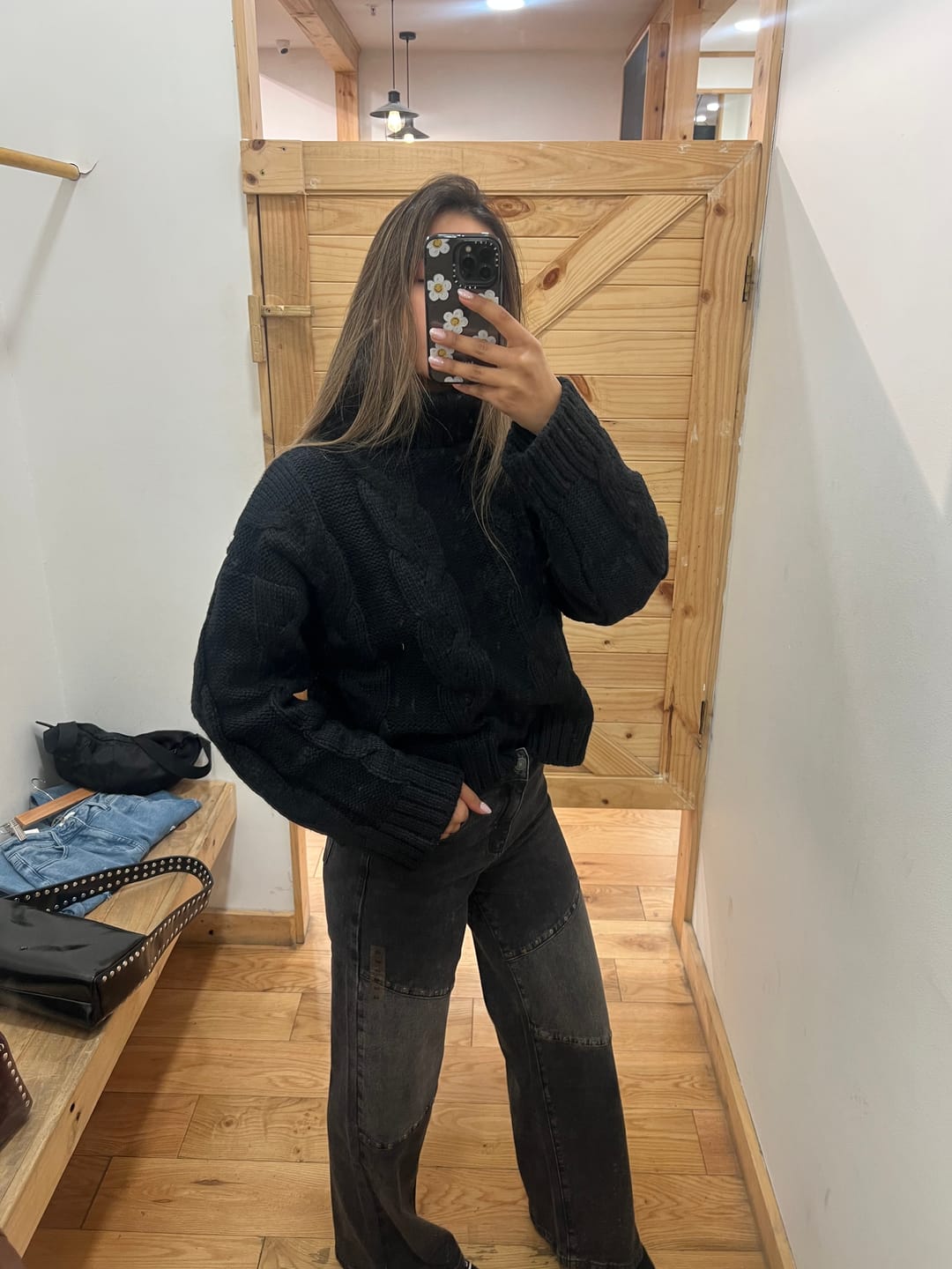Customer photo review of Pantalón Cortes Tachas Black R