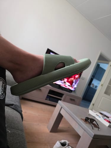 Customer photo review of HappyFlops