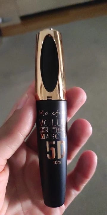 Customer photo review of Silk 5D Mascara Volumizing Lengthening Waterproof — Obsidian Black | KIMLUD