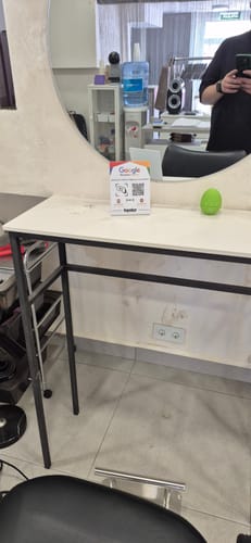 Customer photo review of Expositor Reseñas Google NFC y QR