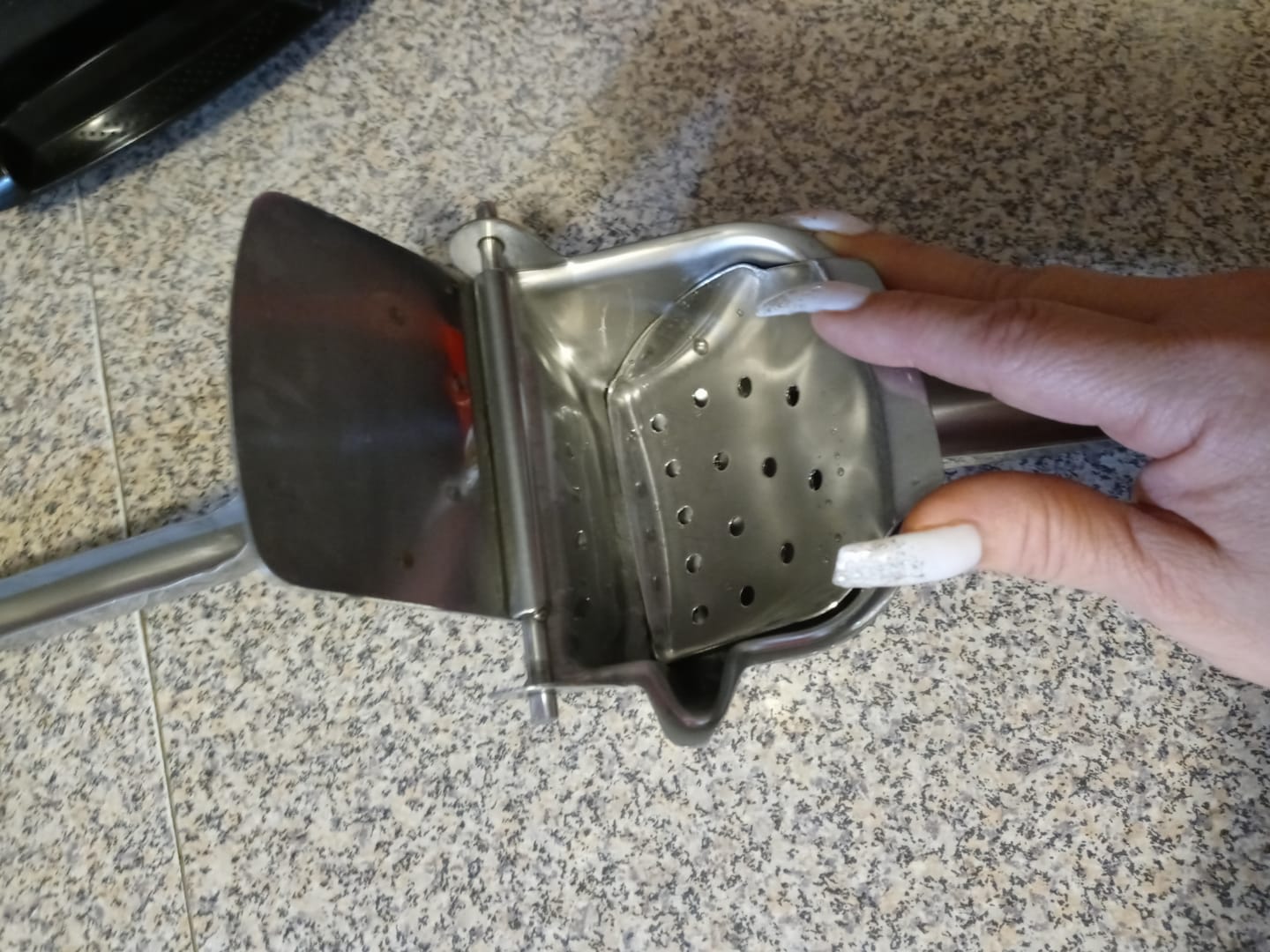 Customer photo review of Premium Manual Juice Squeezer