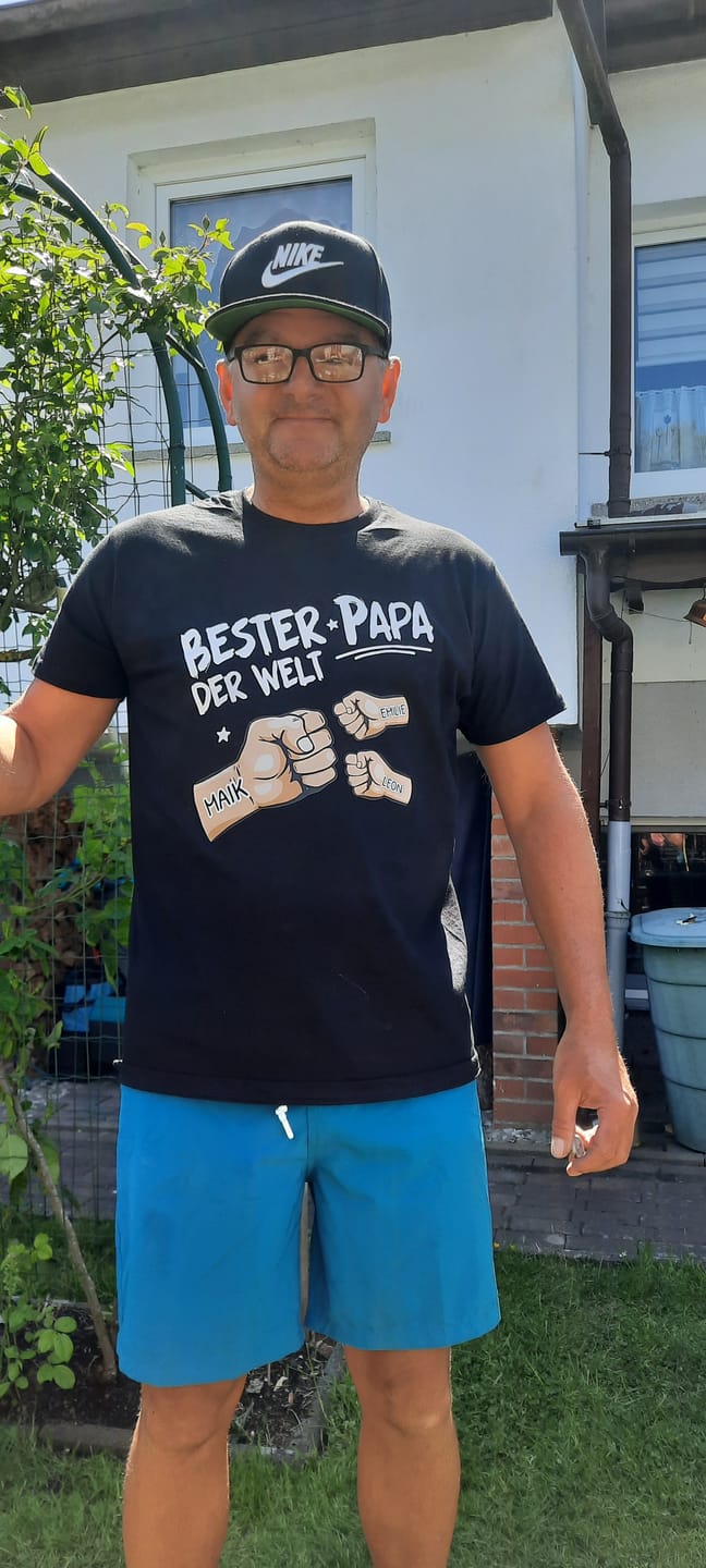 Customer photo review of Bester Papa Ever - Personalisiertes T-Shirt für Papa dunkel