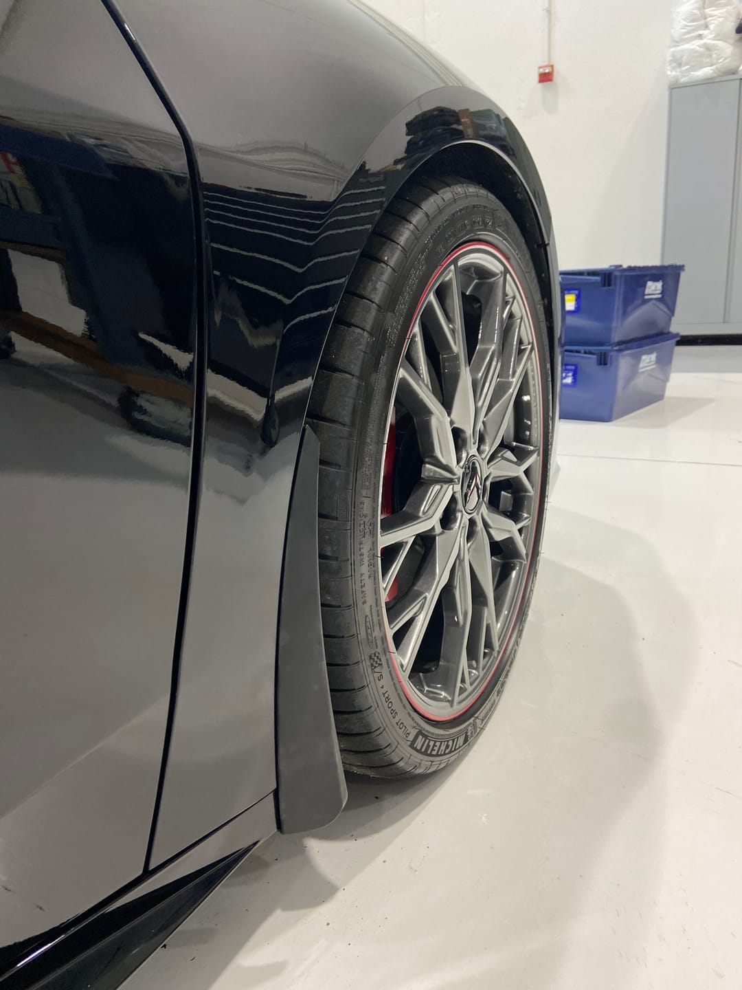 Customer photo review of Chevrolet Corvette C8 XL Extended Front & Rear Splash Guard