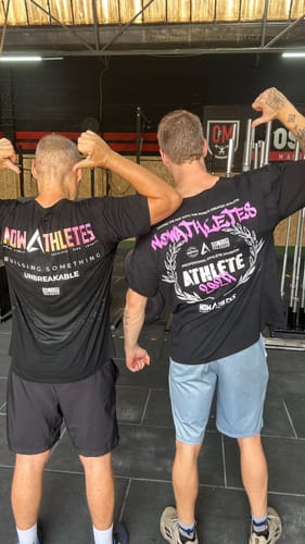 Customer photo review of Camiseta Unbreakable Crew - Black