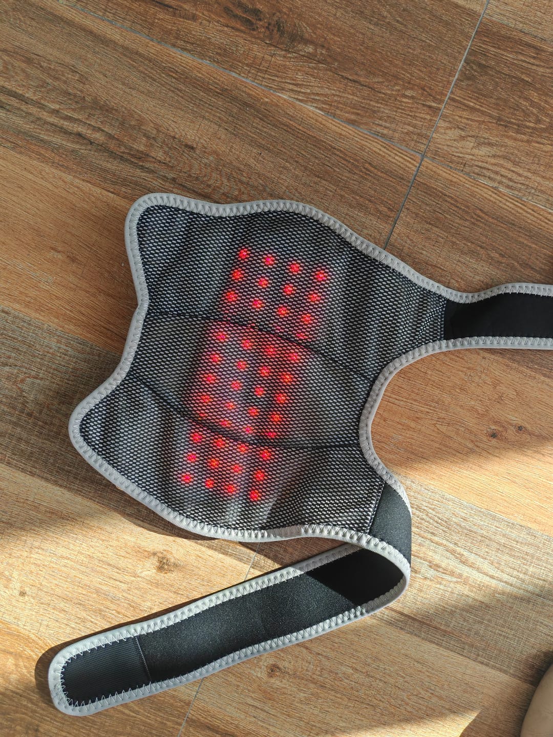 Customer photo review of Red Light Therapy Multi Joint Wrap