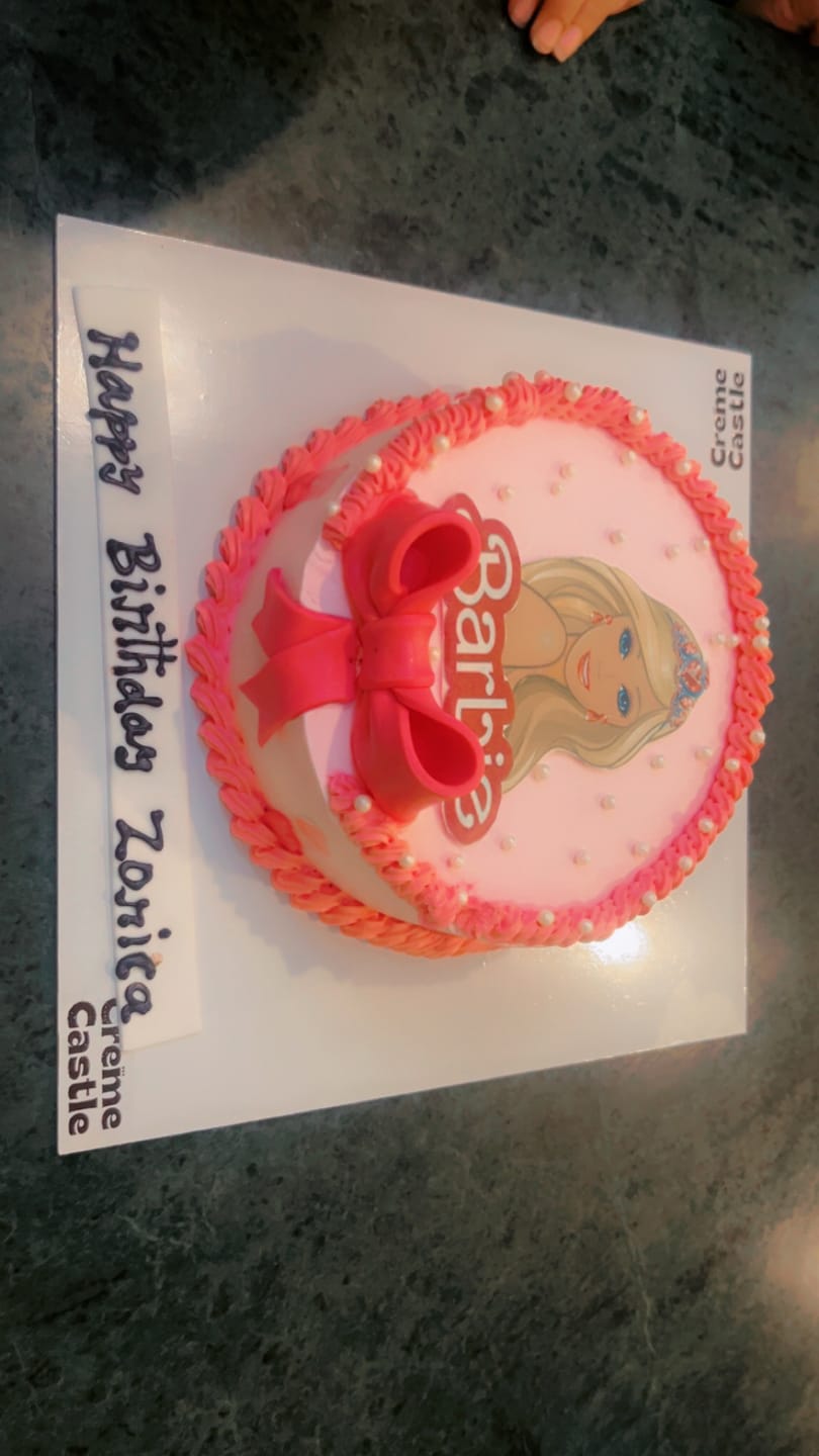 Customer photo review of Barbie photo cake