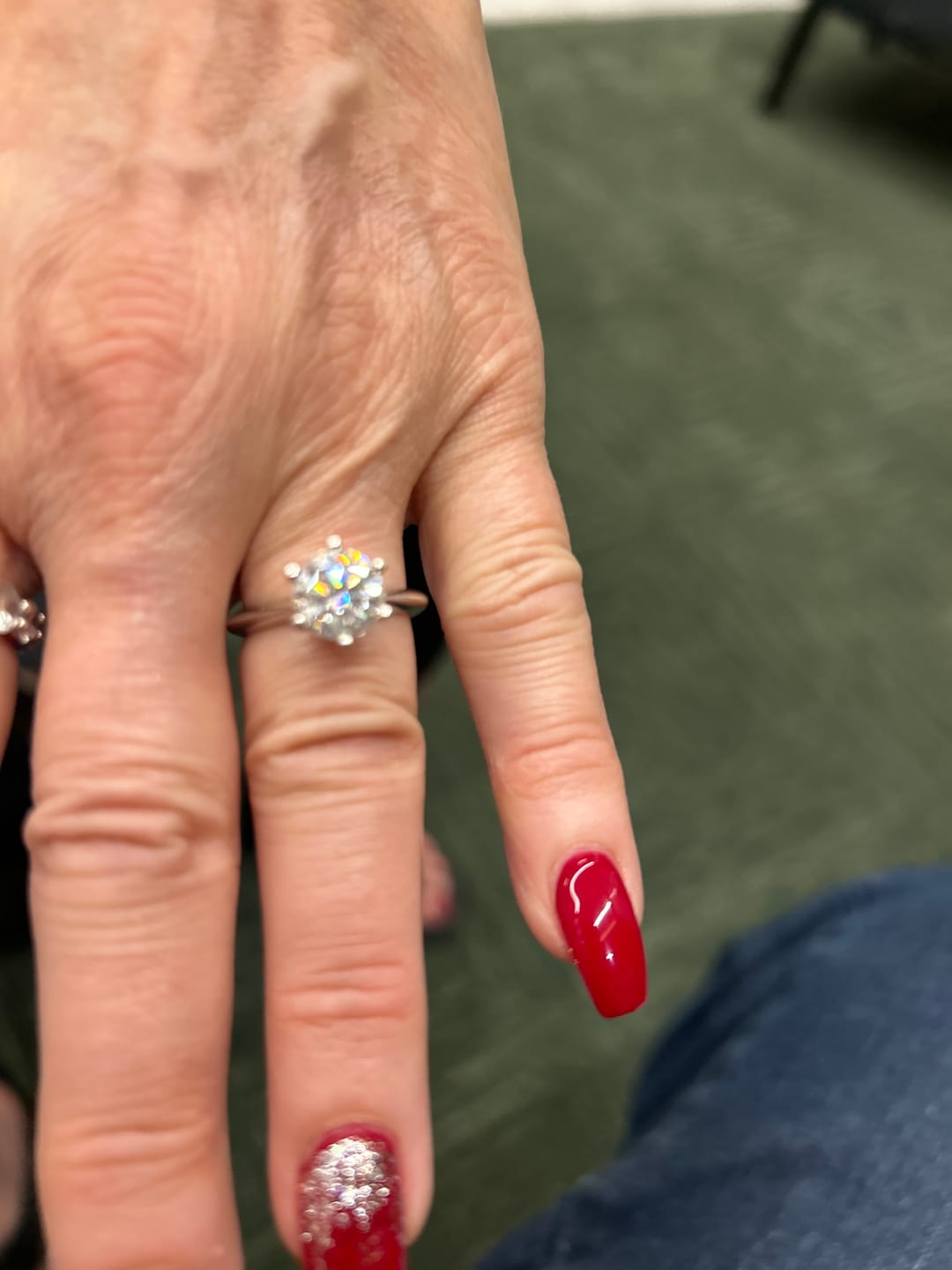Customer photo review of Rodiffy Moissanite 2.0 Ct ～3.0Ct Round Cut 6 Prong White Gold Engagement Ring