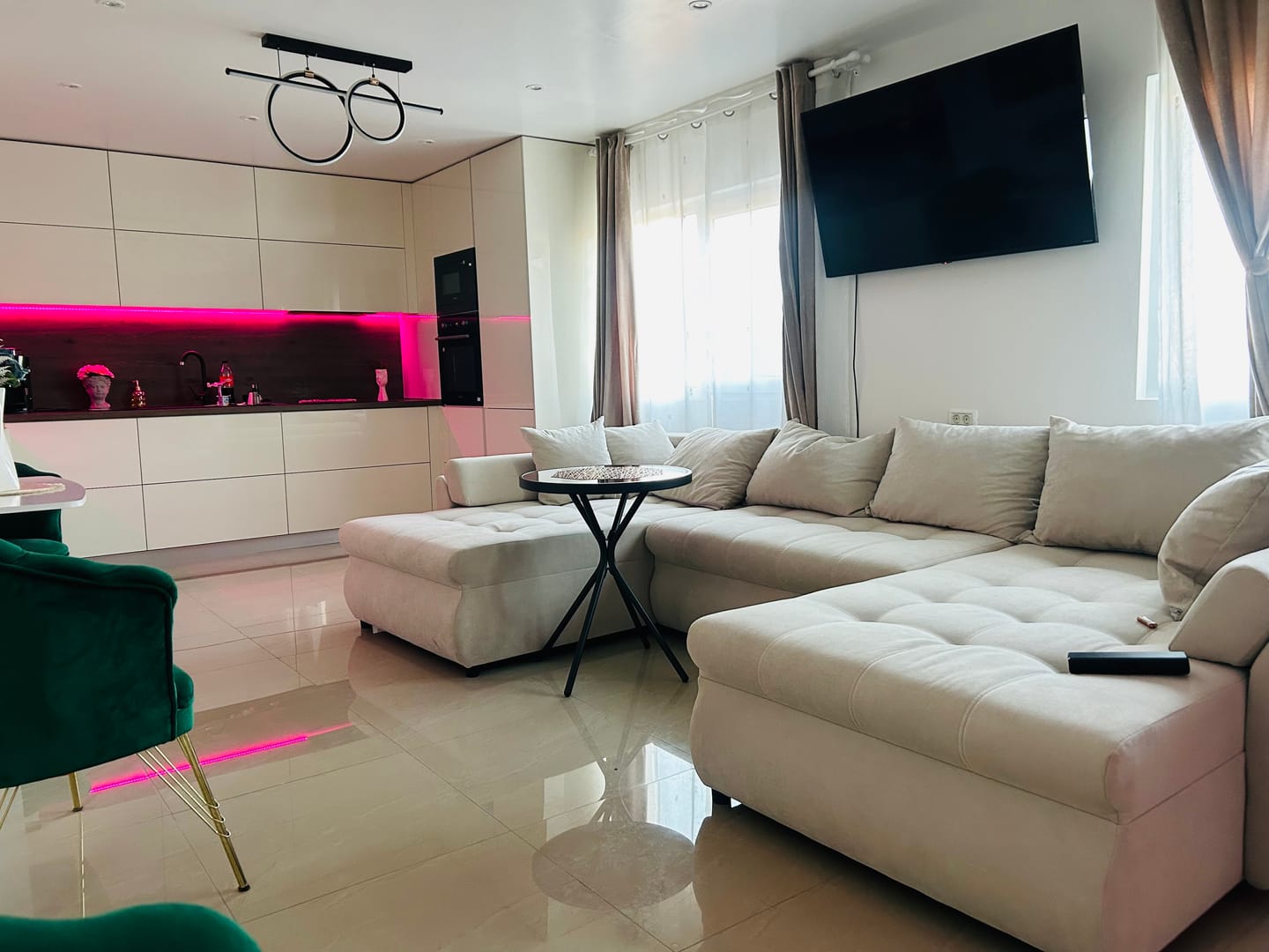 Customer photo review of Colțar extensibil dumonde cu ladă de depozitare si sezut confortabil din spuma HR, Loana Bej U 355x185 cm
