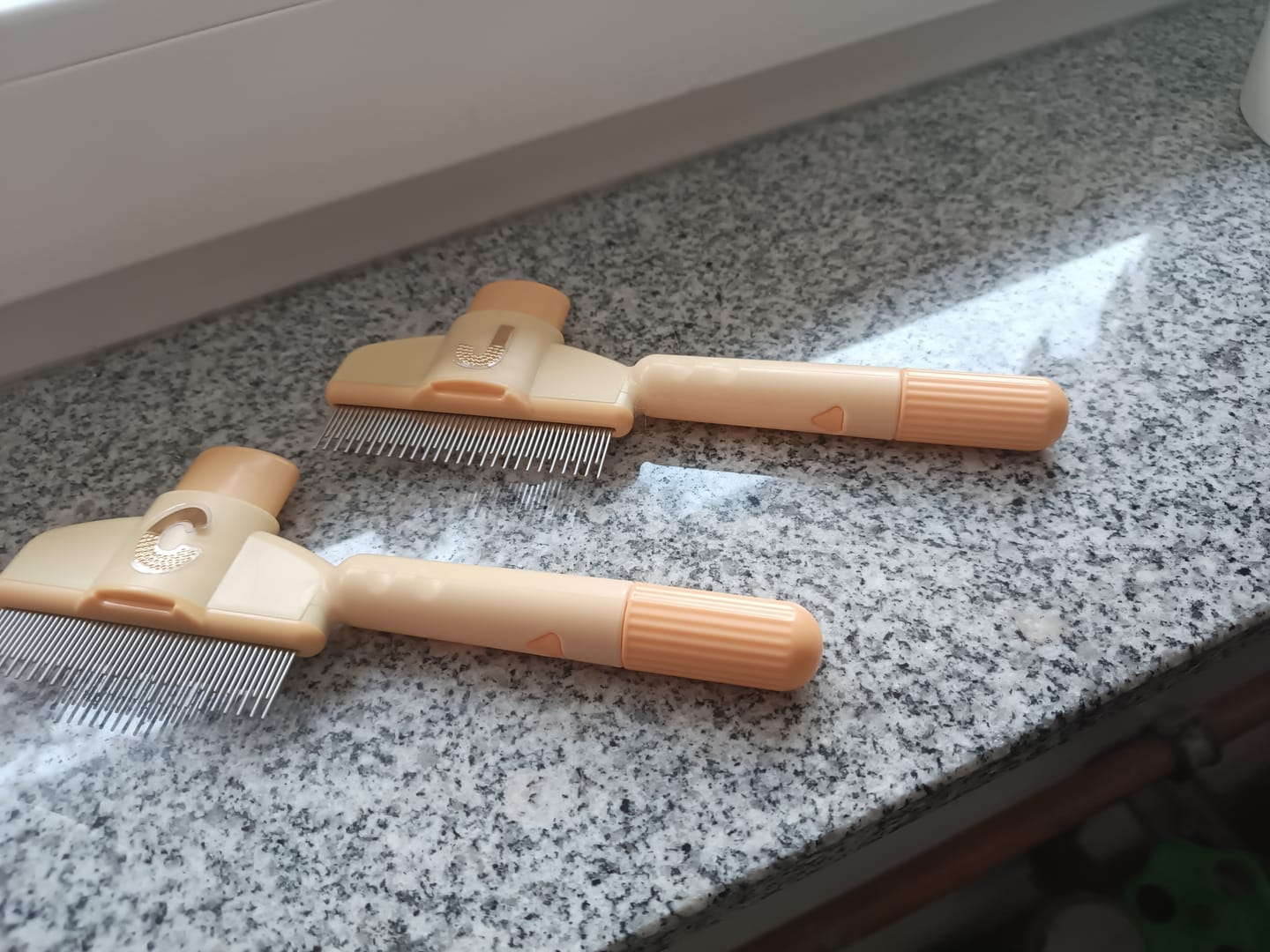 Customer photo review of Fur Lightning Brush