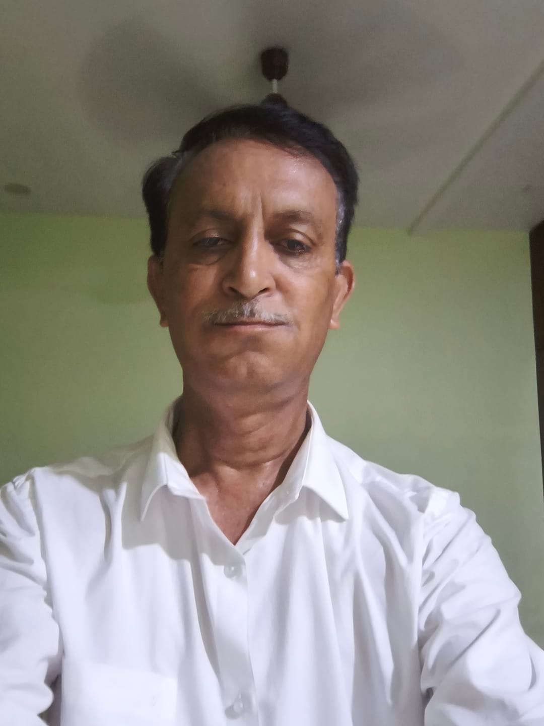 Customer photo review of AQUA Stain Free White Shirts
