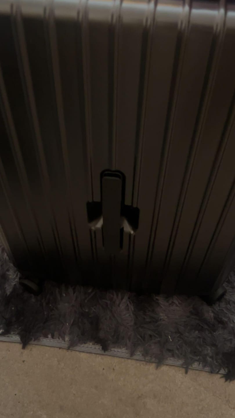 Customer photo review of JLY FreeMove - Small Suitcase (54.5cm)