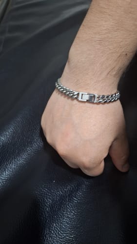 Reseña con foto de un cliente sobre Pulsera Cuban 8mm