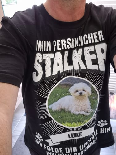 Customer photo review of Mein persönlicher Stalker - Personalisierbares Unisex T-Shirt
