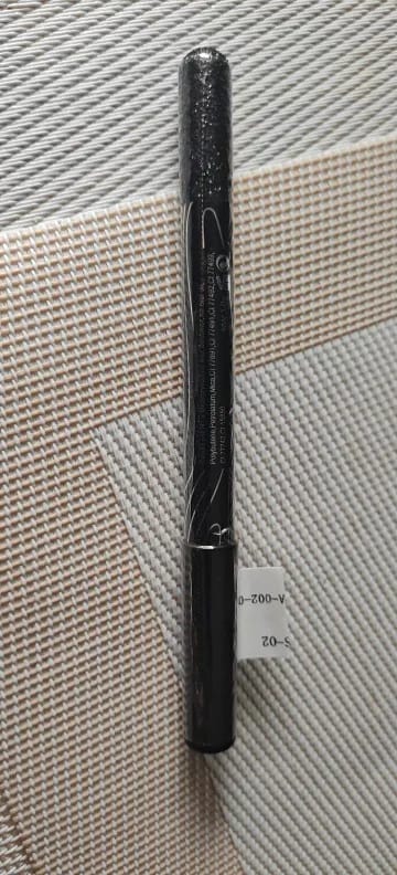 Customer photo review of Pearlescent Eyeshadow Pencil Long-Lasting Glitter — White | KIMLUD