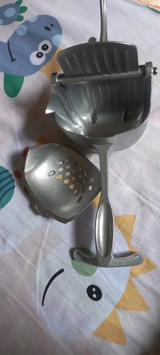 Customer photo review of Premium Manual Juice Squeezer