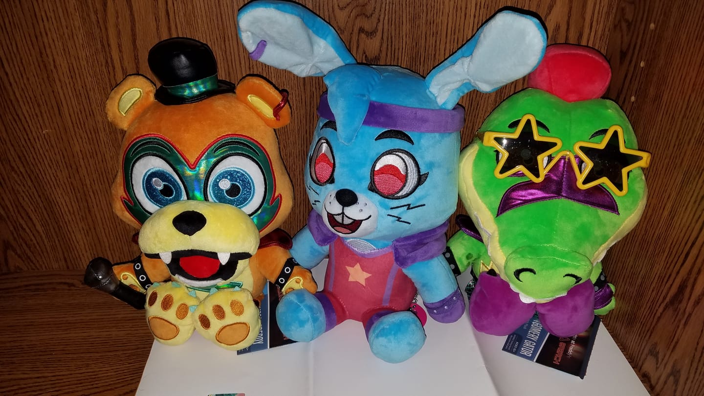 Customer photo review of Five Nights at Freddy's - Montgomery Gator Collector's Plush