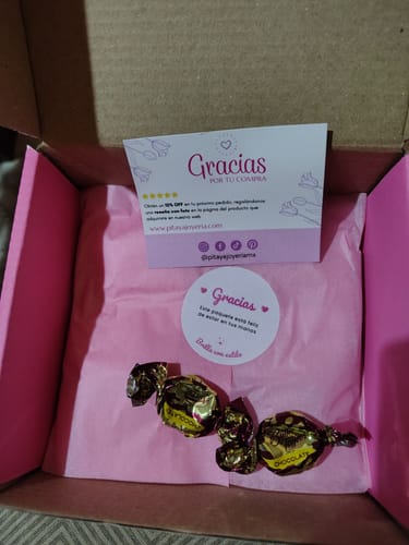 Customer photo review of Aretes Flor Lilya