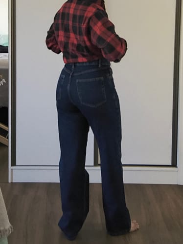 Mariana M. review of Calça Jeans Reta Araçá Azul Escuro image 1 out of 2