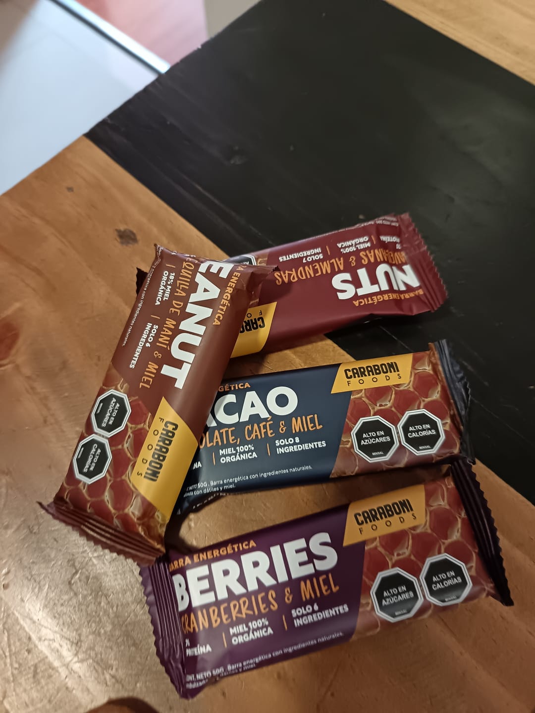 Customer photo review of Pack 28 Barras Energéticas CaraboniFoods – 4 Sabores, 100% Naturales con Miel Cruda