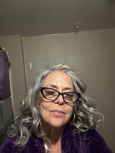 Customer photo review of Luvwin 5x5 Closure Salt & Pepper Loose Wave Glueless Bob Wig