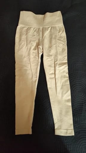 Customer photo review of Nylon-Spandex Sports Pants High-Waisted Contour Lines — Black | KIMLUD