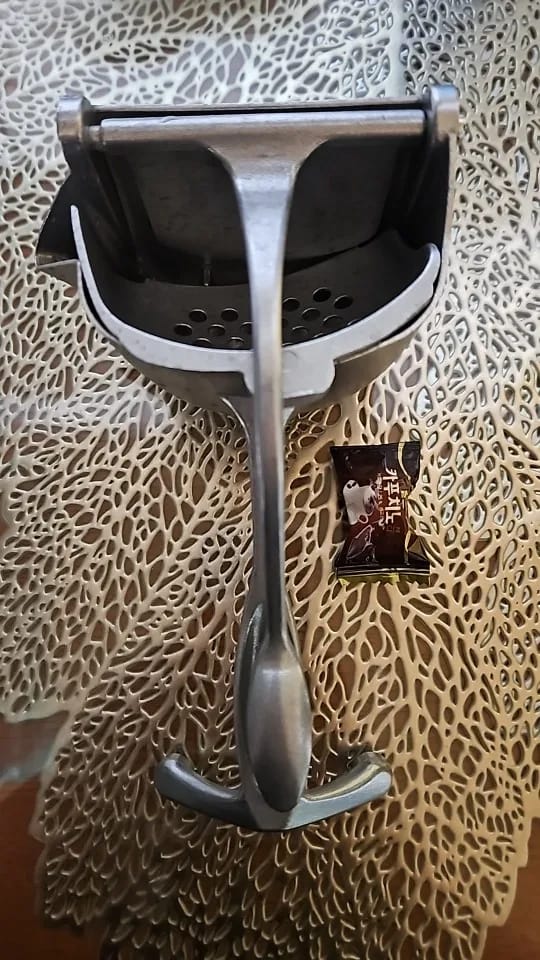 Customer photo review of Premium Manual Juice Squeezer