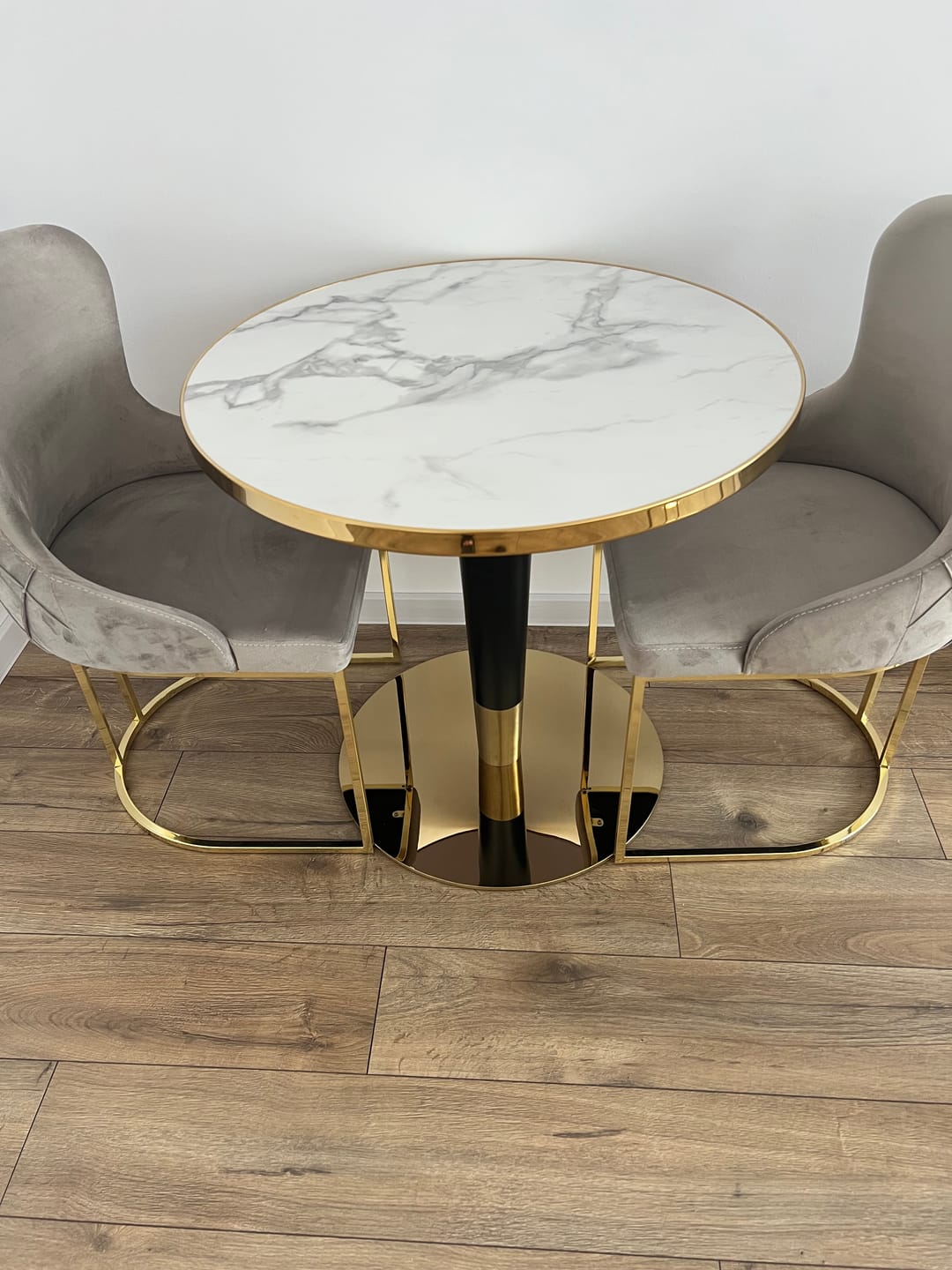 Customer photo review of Masa MORATA, alb/negru/auriu, 79x74 cm