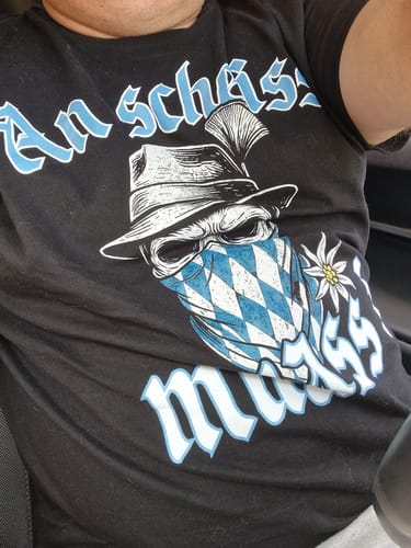 Customer photo review of An scheiss muass i - Premium T-Shirt