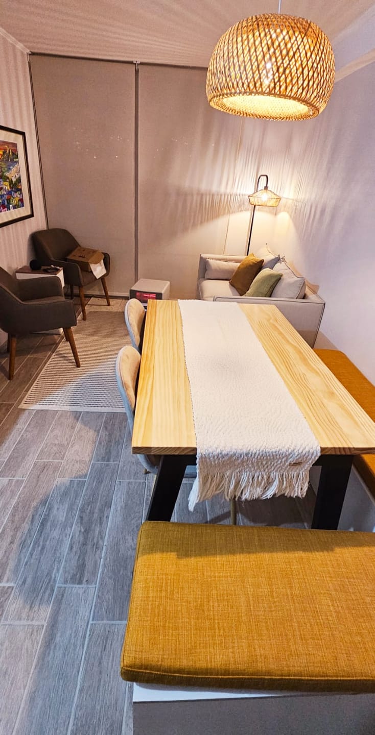 Customer photo review of Mesa de Comedor 4 Sillas Hecho en Chile Venecia