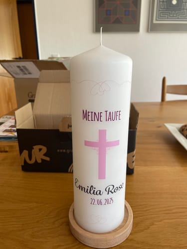 Kundenbewertung mit Foto zu Große Kerze "Kreuz" - Taufkerze mit Namen, Datum & Taufspruch