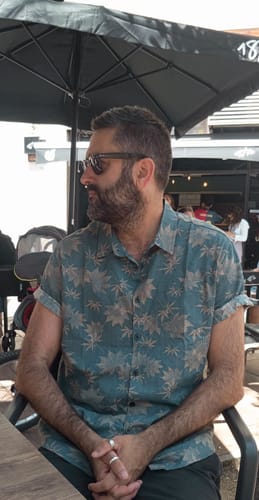 Customer photo review of Chemise d'été à manches courtes avec poche en coton et feuille d'érable pour hommes