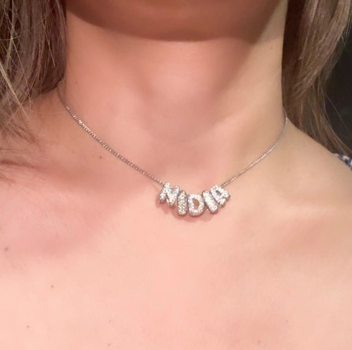 Customer photo review of Personaliza Tu Collar Inicial Mini Bubble Plateado Zirconias