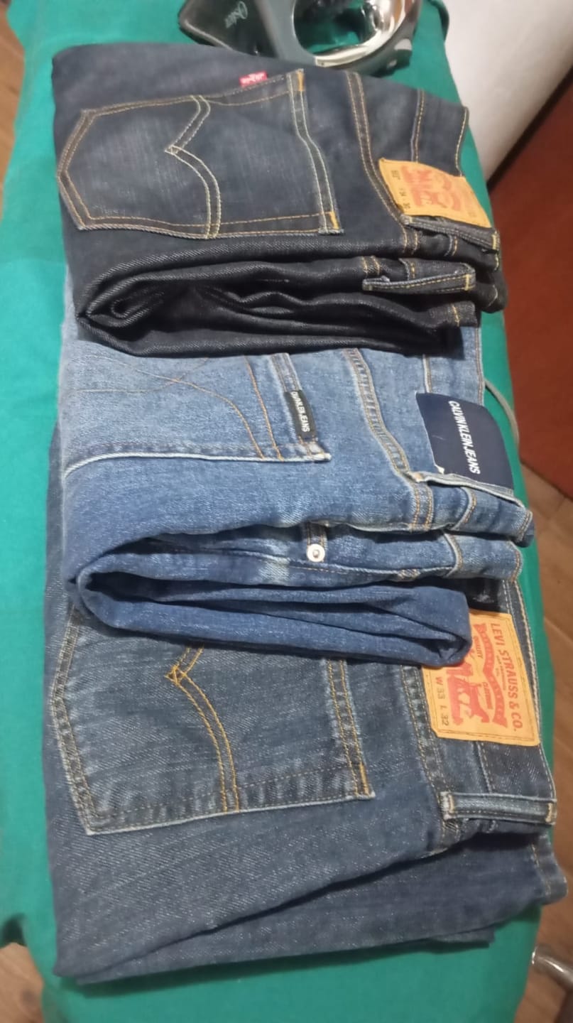 Customer photo review of Pantalon Levis 514 33x30 Recto Azul