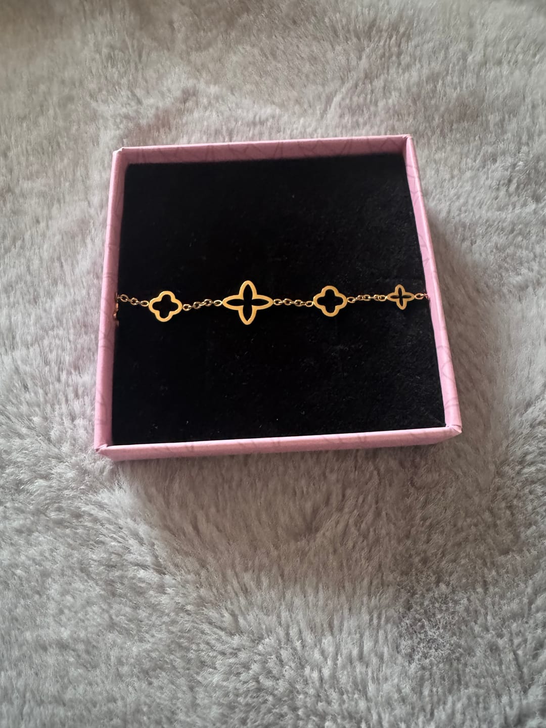 Customer photo review of Fancy Clover Armband | 18K vergoldet