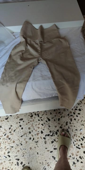 Customer photo review of Nylon-Spandex Sports Pants High-Waisted Contour Lines — Black | KIMLUD