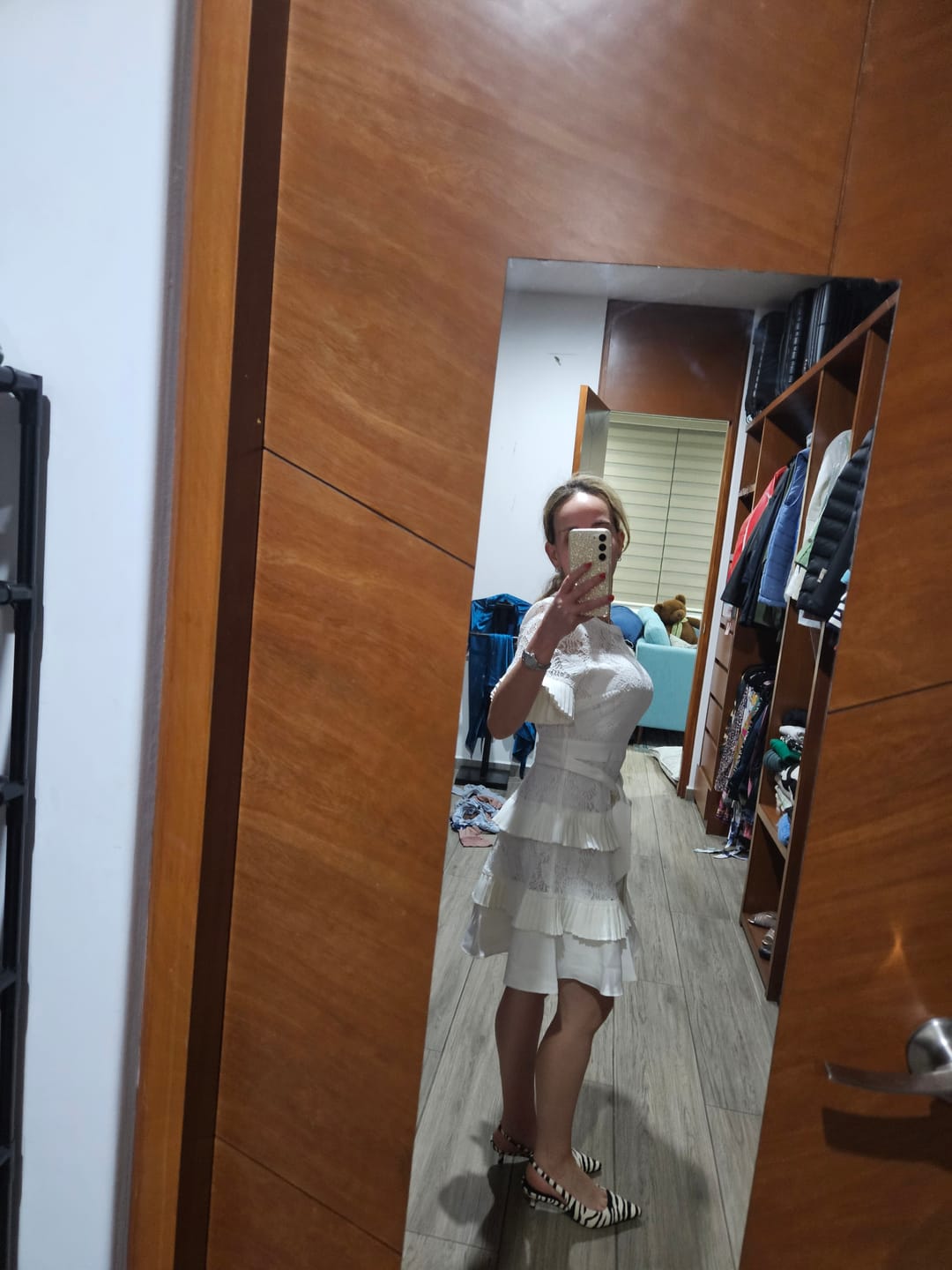 Customer photo review of Vestido corto moño Blanco