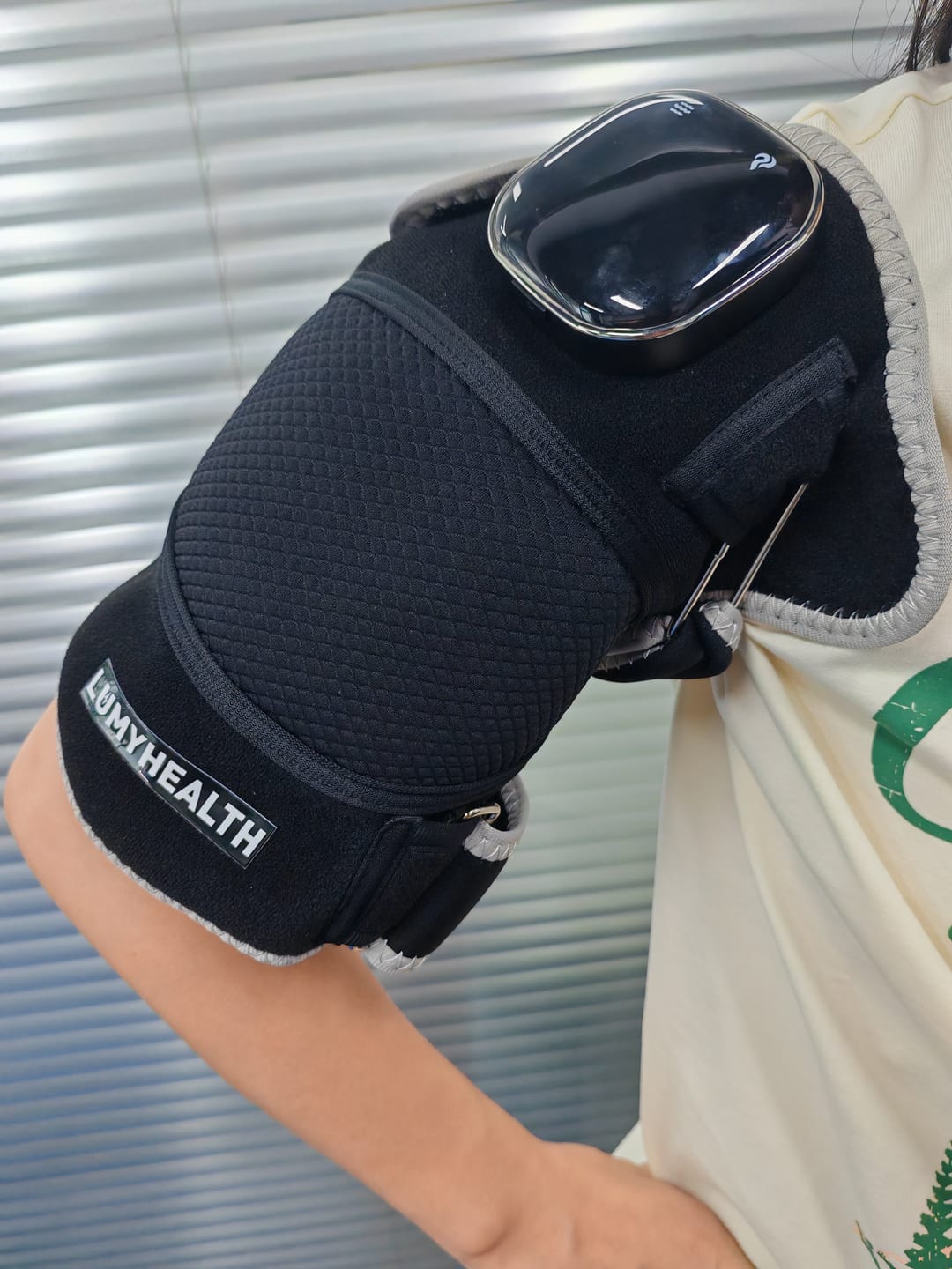 Customer photo review of Red Light Therapy Multi Joint Wrap