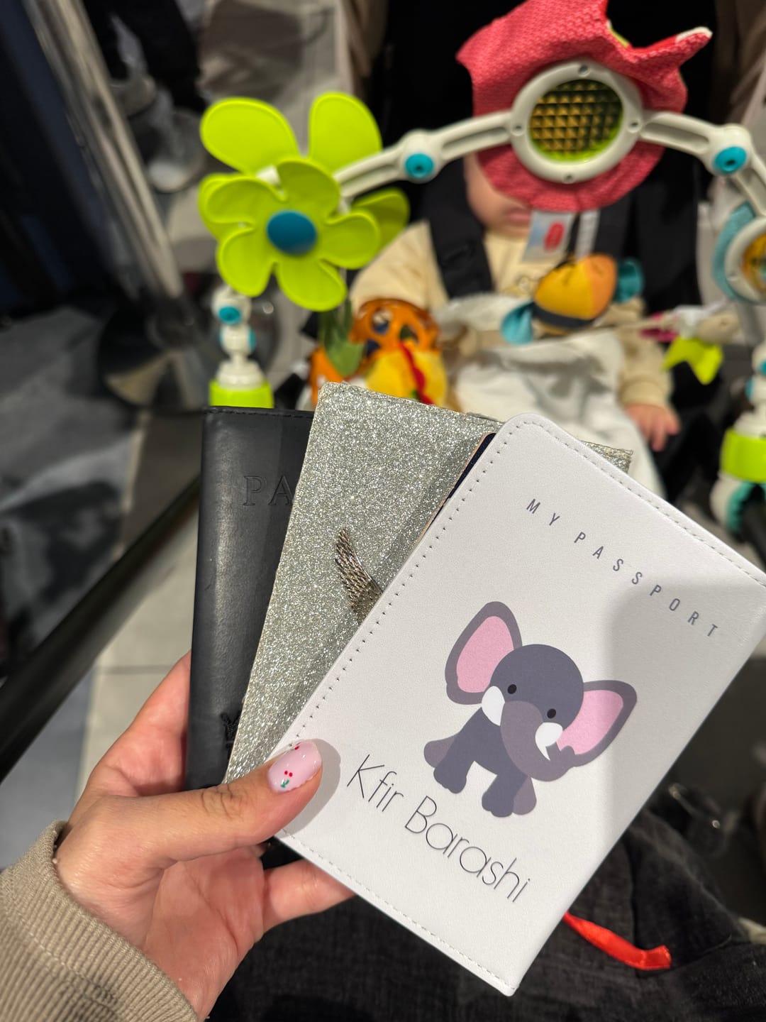 Customer photo review of כיסוי לדרכון בעיצוב אישי Elephant