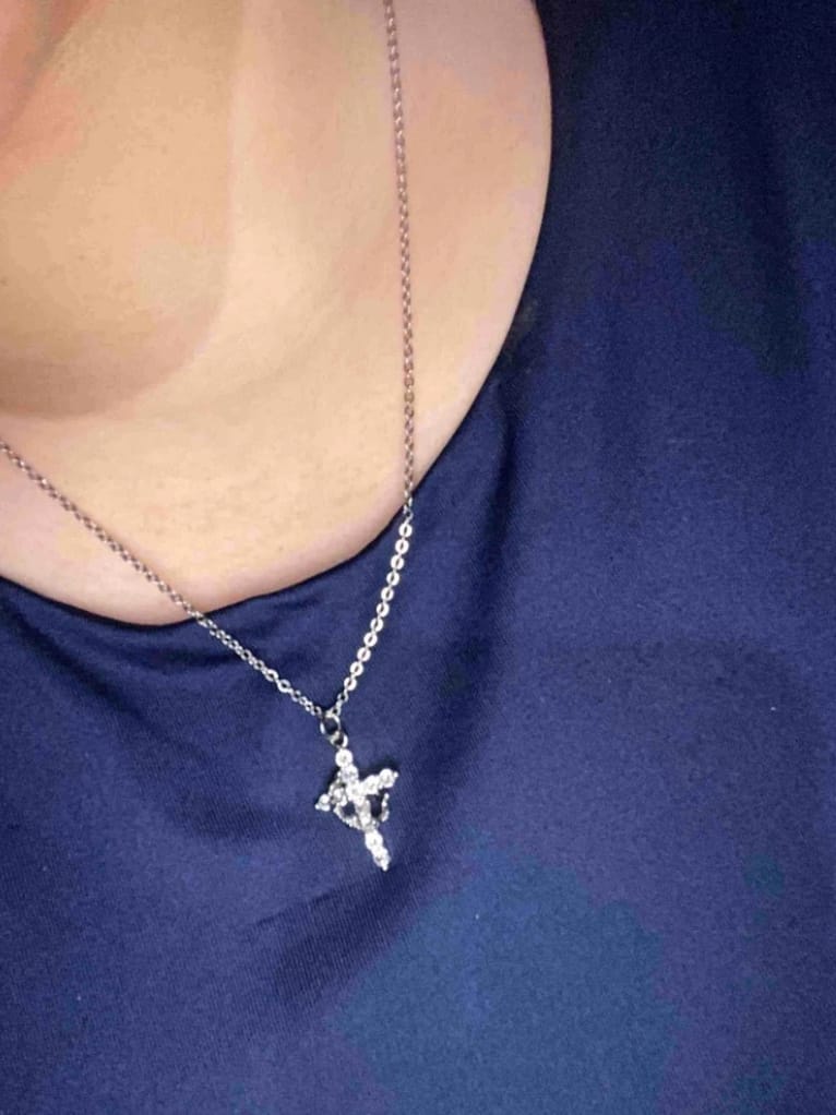 Customer photo review of Collier Croix Couronnée