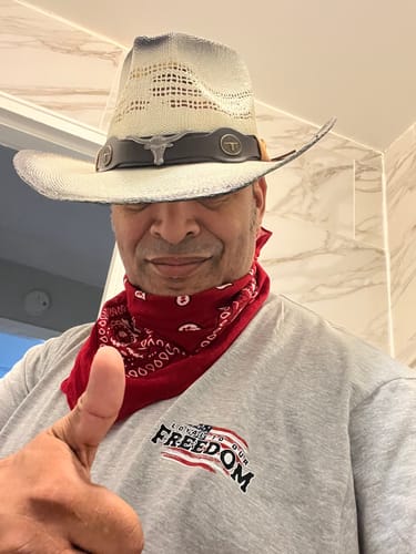 Customer photo review of BESTFRIEND TEE