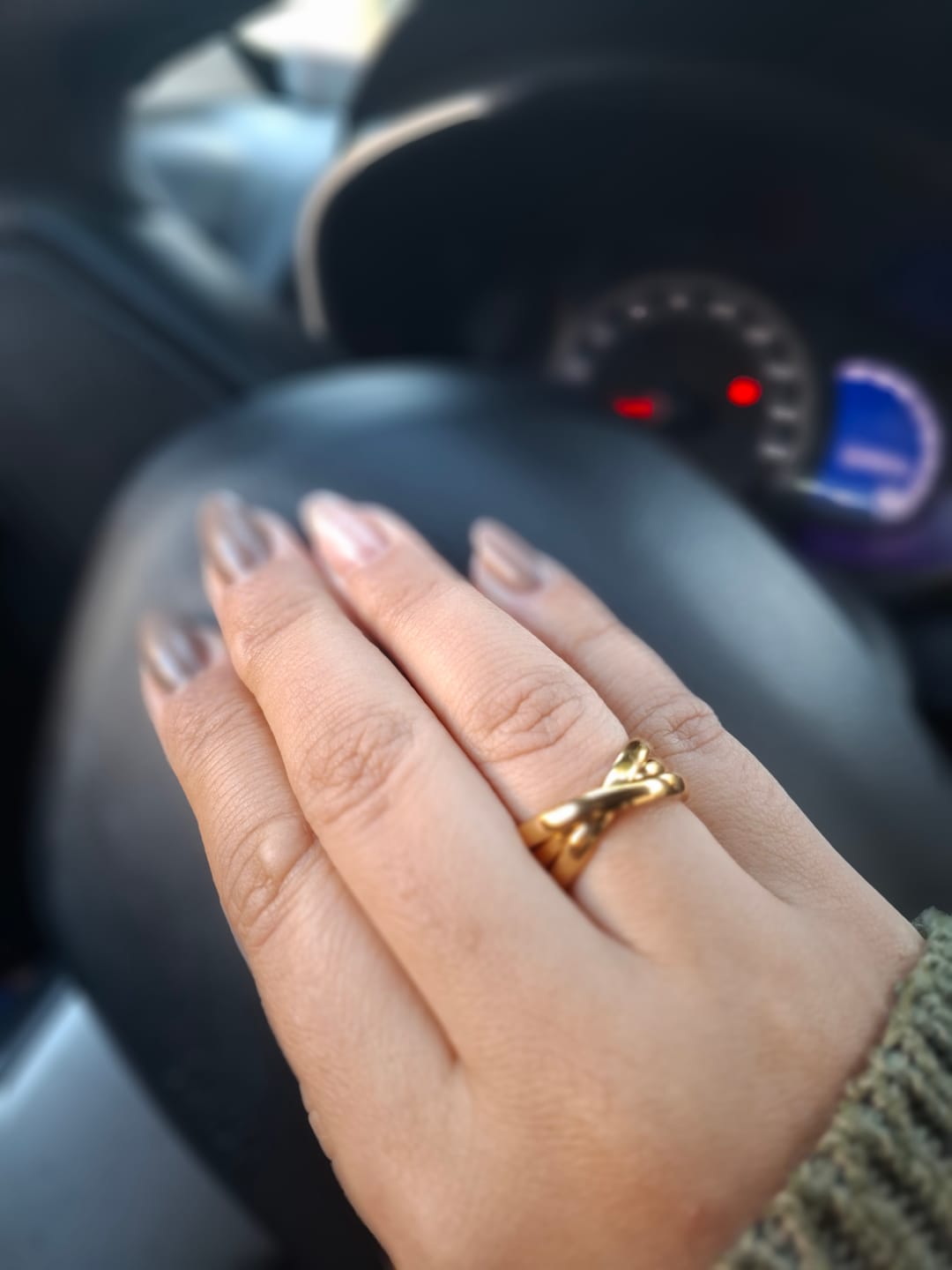 Customer photo review of Anel Trindade Banhado em Ouro 18K